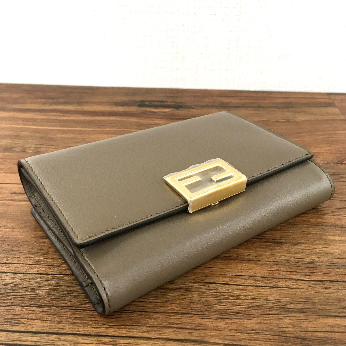 ☆送料無料☆ 未使用品 FENDI ミディアムウォレット 8M0419 トリュフ