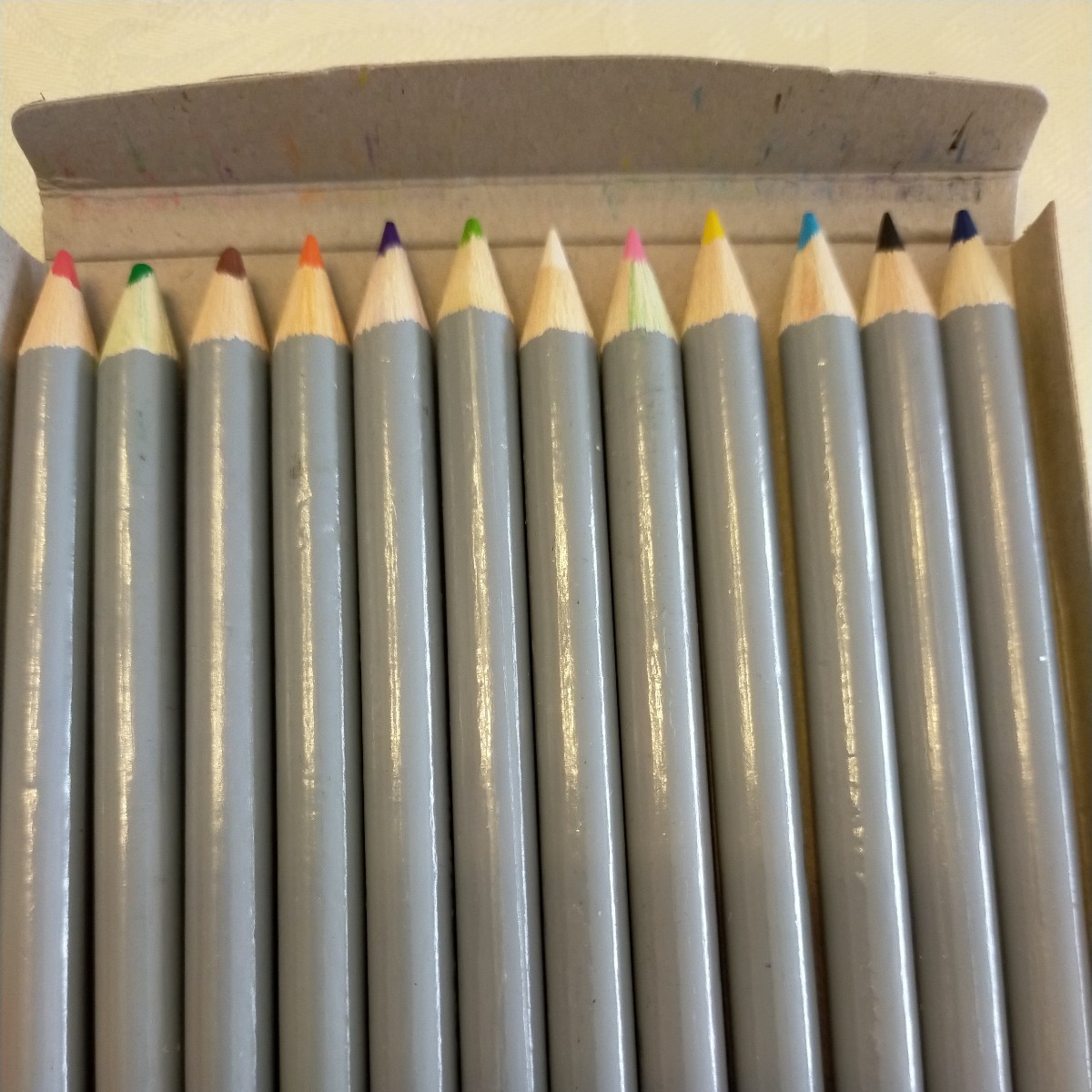 12 色　12本 色鉛筆　セット　H＆M エイチ・アンド・エム　未使用_画像2