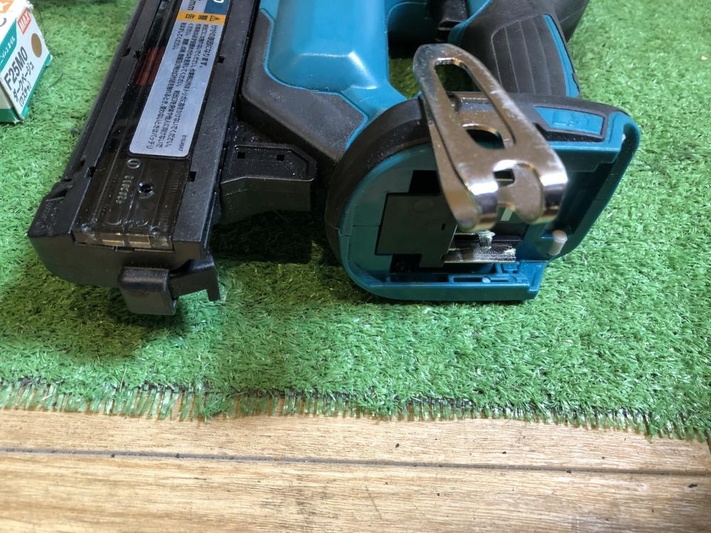 001♪おすすめ商品♪マキタ makita 充電式面木釘打機 FN350DRG