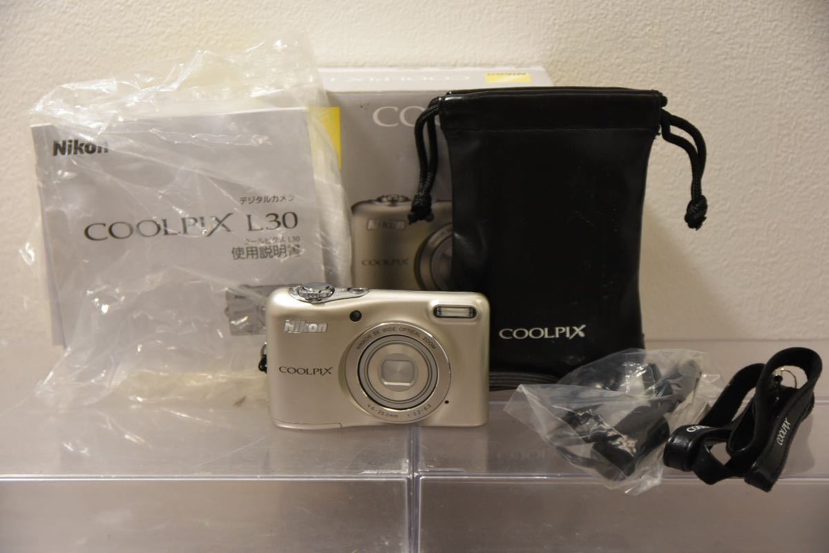 柔らかな質感の コンパクトデジタルカメラ Nikon ニコン COOLPIX L30