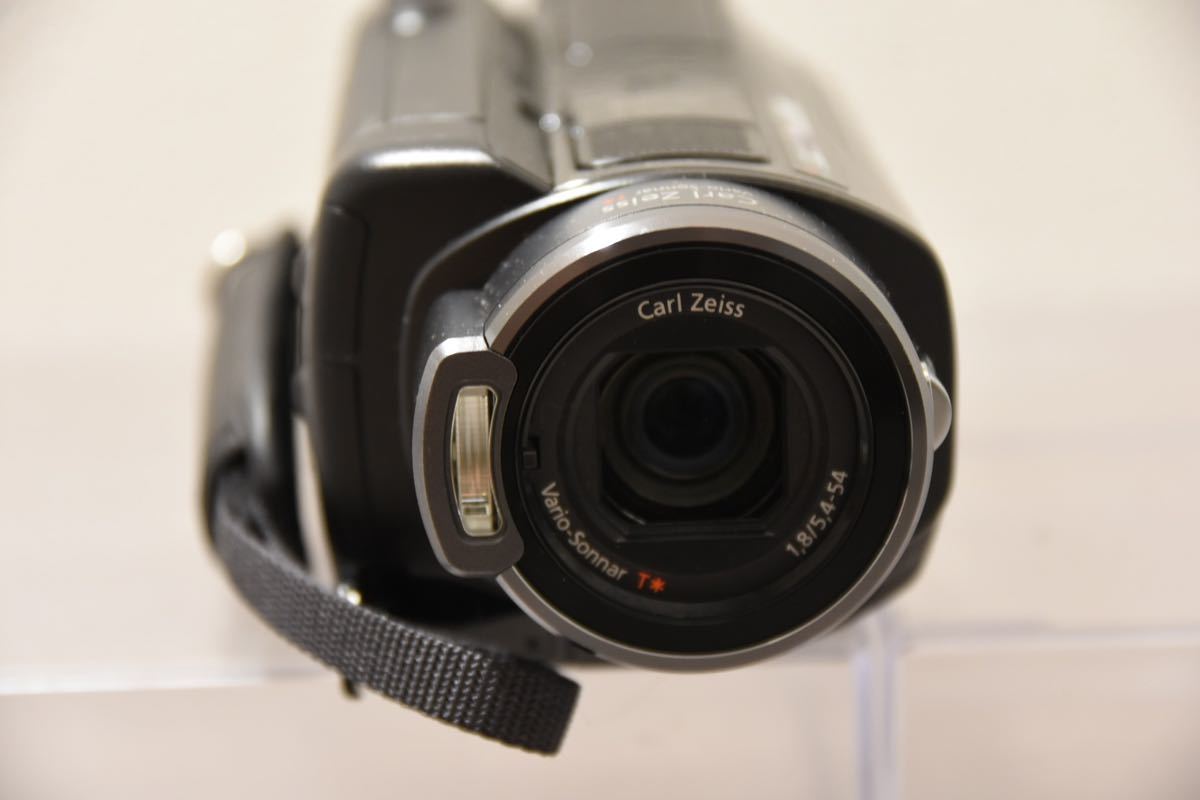  цифровая видео камера SONY Sony Handycam HDR-SR8 X46