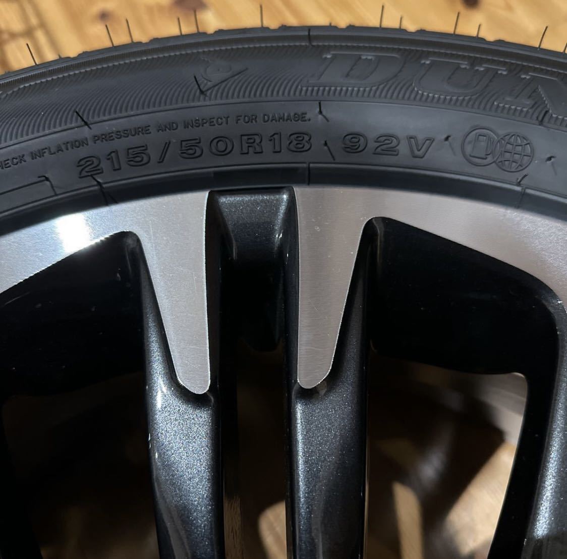 送料無料】新車外し トヨタ ヤリスクロス純正ホイール とタイヤの