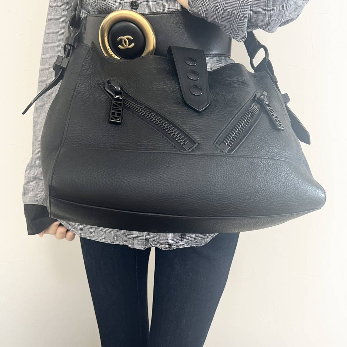 【送料無料】KENZO ケンゾー　本革　レザー　ショルダーバッグ　斜め掛け　ブラック　黒　カバン　鞄　ユニセックス