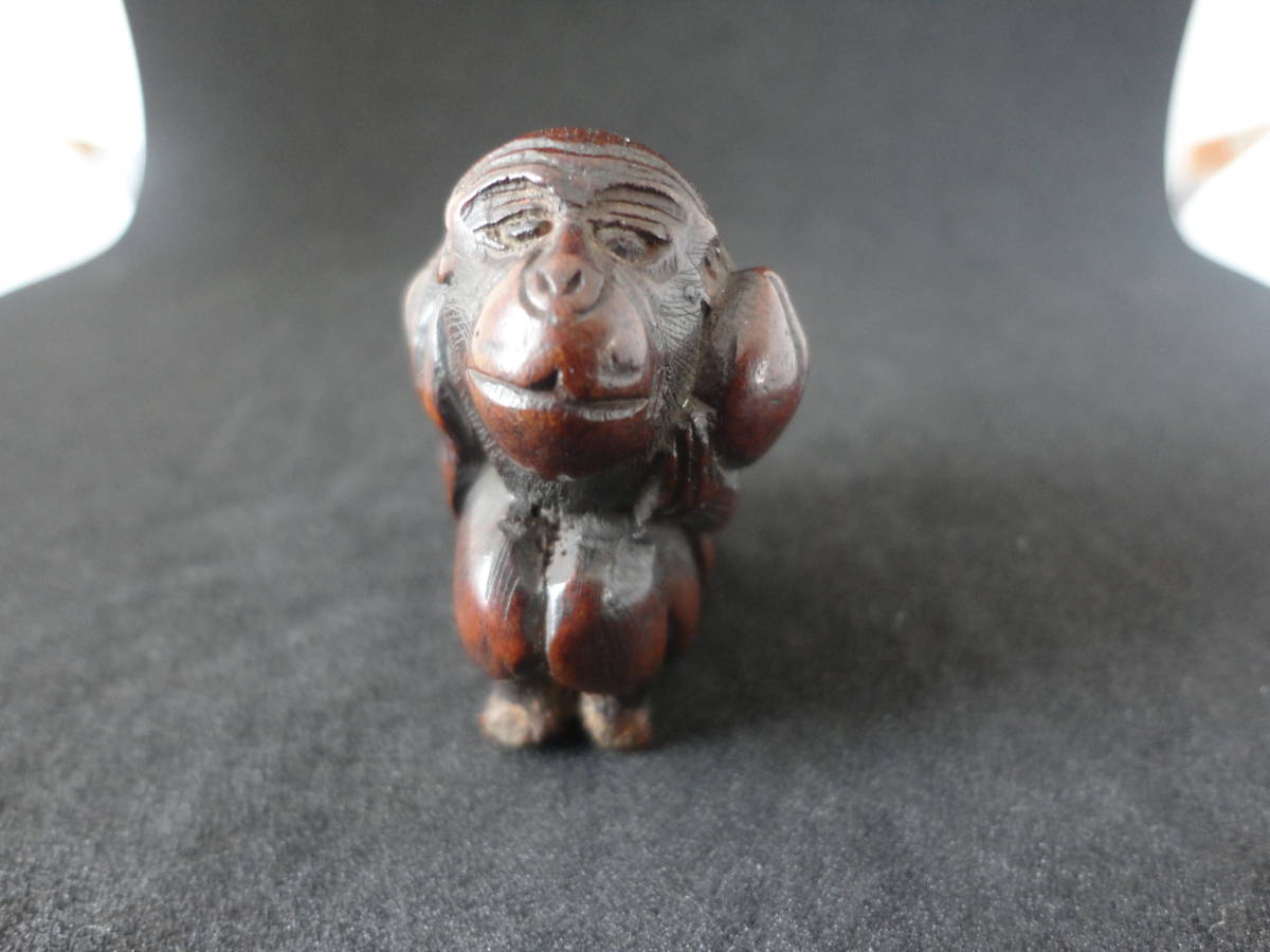 旧家蔵出し品:時代物 提げ物 桃を抱く猿図・根付 柘植製 - JChere雅虎