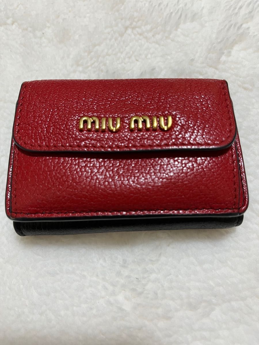 ミュウミュウ miumiu 三つ折り財布　赤　黒　バイカラー　ミニ財布