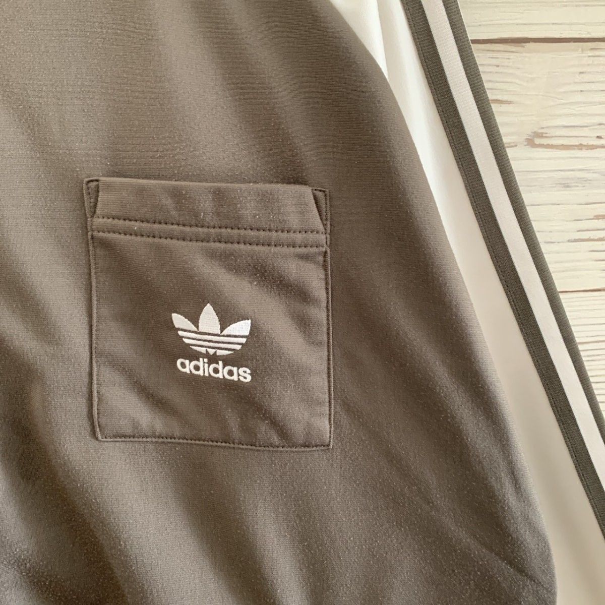 adidas トラックトップ 茶 ブラウン×ベージュ
