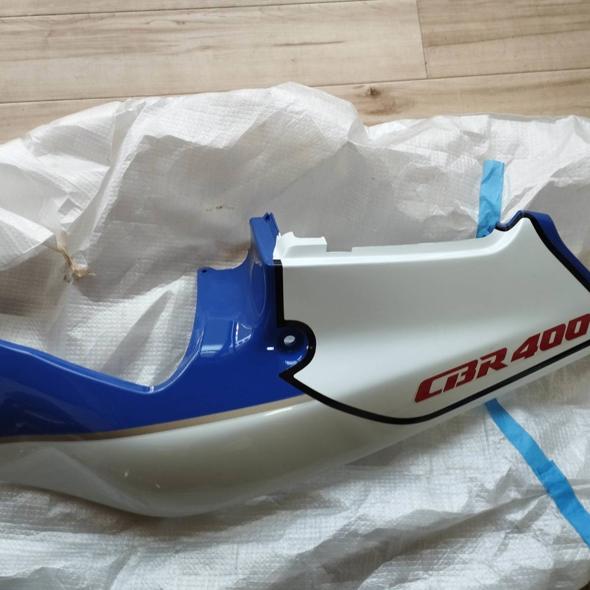 CBR400RR NC23 左サイドカバー シートカウル 純正 暗い 未使用品 CBR400RR NC23 左サイドカバー シートカウル 純正 暗い 未使用品