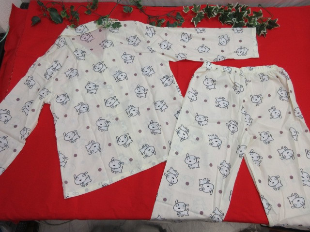 6OH4594(3) クレヨンしんちゃん シロのパジャマ ホワイト　レディース S～Mサイズ_画像3