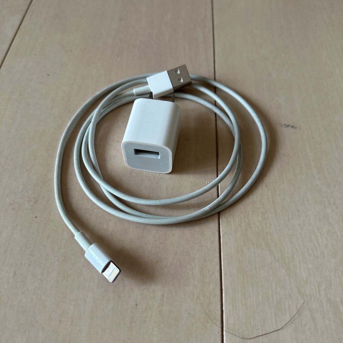 美品】iPhone12 64GB ホワイト SIMフリー カバー フィルム使用により