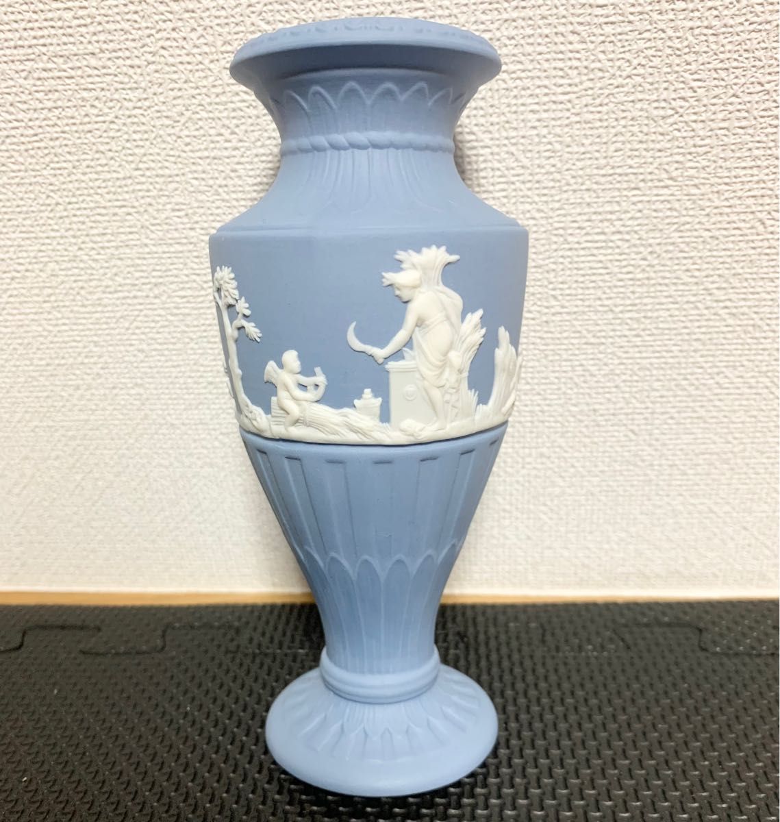 美品　WEDGWOOD 一輪挿し 花瓶 ペールブルー　フルーテッドフラワーベース　ウエッジウッド