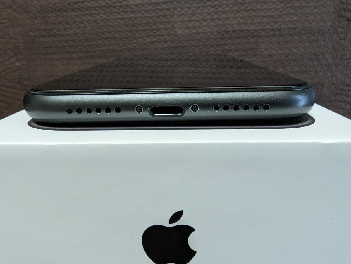 美品 アップルストア版 SIMフリー iPhone 11 64GB ブラック バッテリー新品 最大容量表示100% Black iPhone11 
