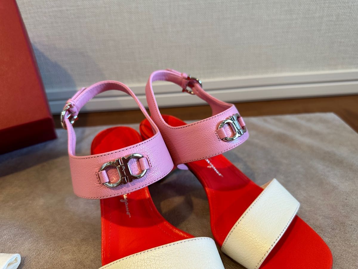 Salvatore Ferragamoフェラガモ 雑誌掲載品! 大人気サンダル 35 1/2