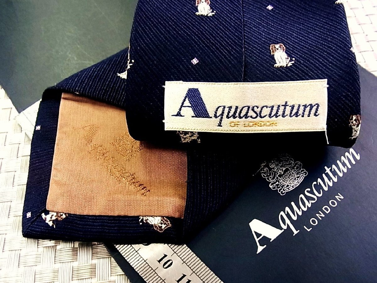 ♪30301C♪良品【刺繍 犬 いぬ 動物 柄】アクアスキュータム【Aquascutum】ネクタイ_画像2