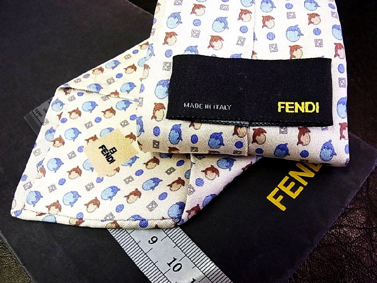 ★並品★4R01323【FENDI】フェンディ「イルカ 海豚 総ロゴ 柄」ネクタイ_画像2