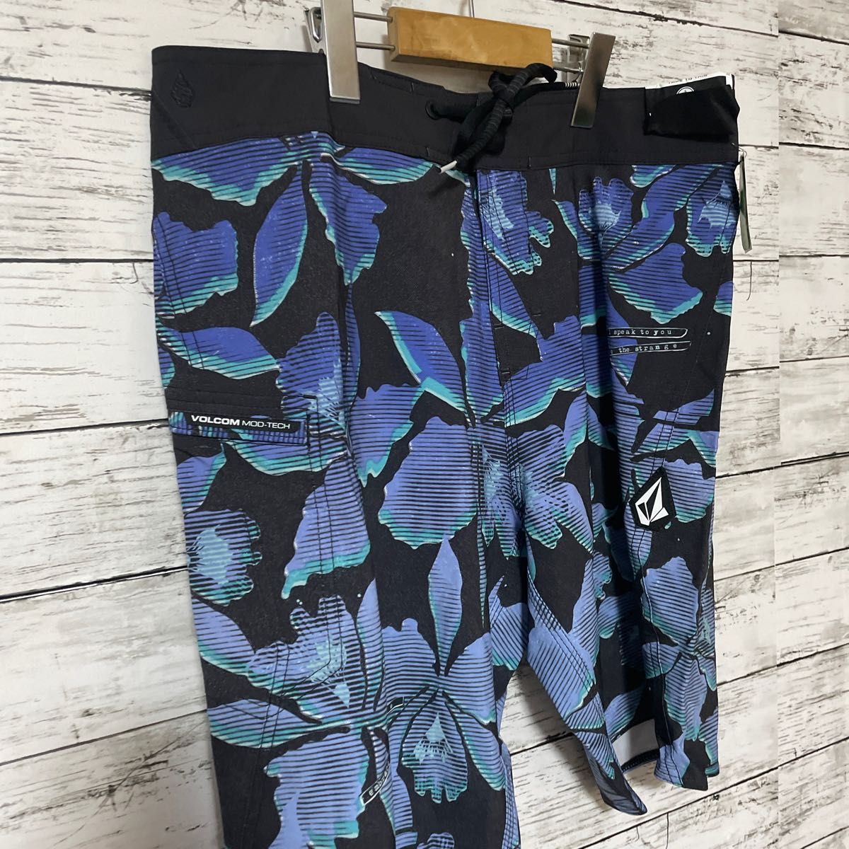 新品 VOLCOM 水着 海パン メンズ 花柄 32 海水浴 プール