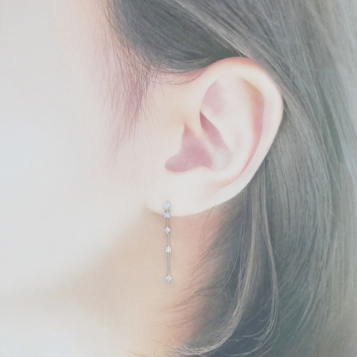 ピアス K18WG ダイヤ0.09ct/0.09ct ステーション 揺れる | noonanwaste.com
