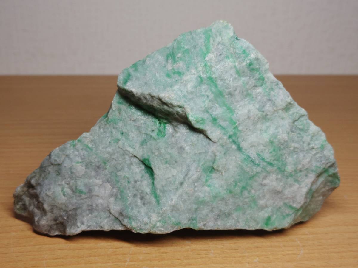 淡青緑 685g 翡翠 ヒスイ 原石 鑑賞石 自然石 誕生石 鉱物 水石-