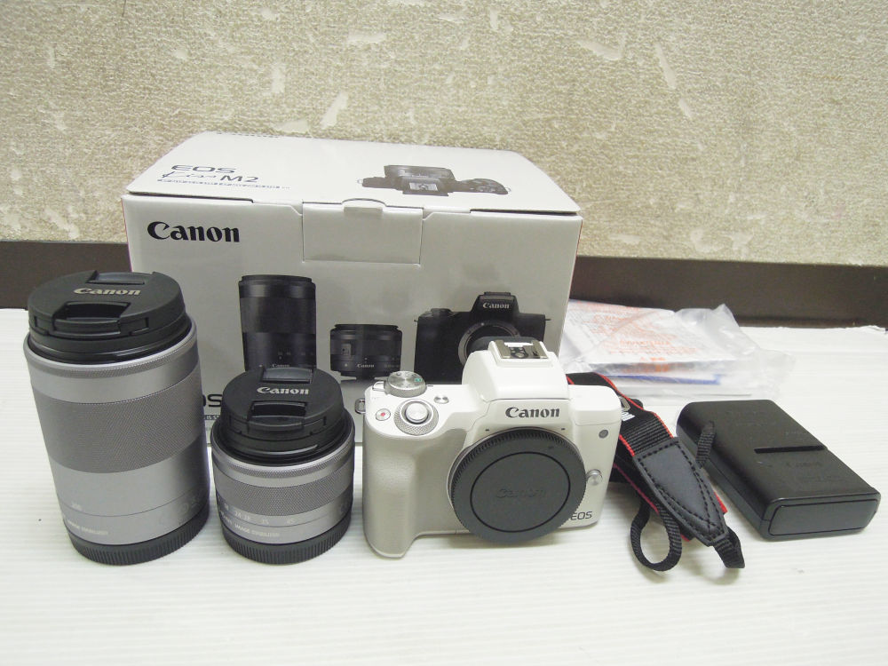 3180) 極美品Canon キャノンEOS Kiss M2 ダブルズームキットミラーレス