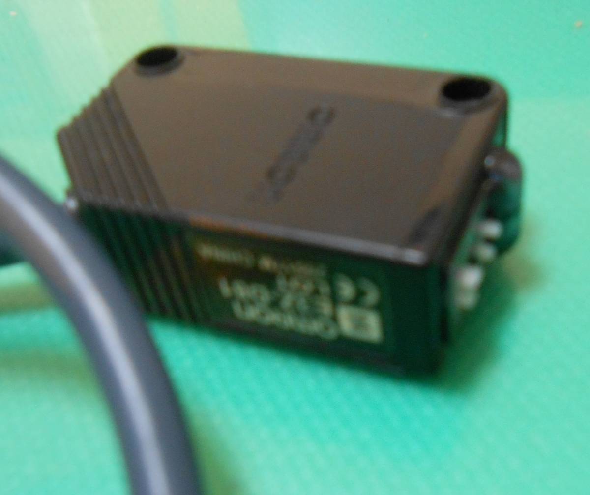 OMRON オムロン　フォトセンサー　光電スイッチ　DC24V E3Z-D81 0.3m 新品未使用 即納_画像2