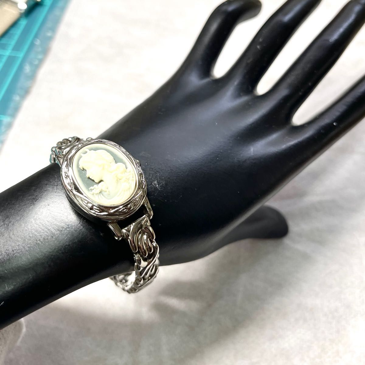 未使用保管品 稼働 VALENTINO Michelle CAMEO 月の女神 未使用保管品 稼働 VALENTINO Michelle CAMEO 月の女神
