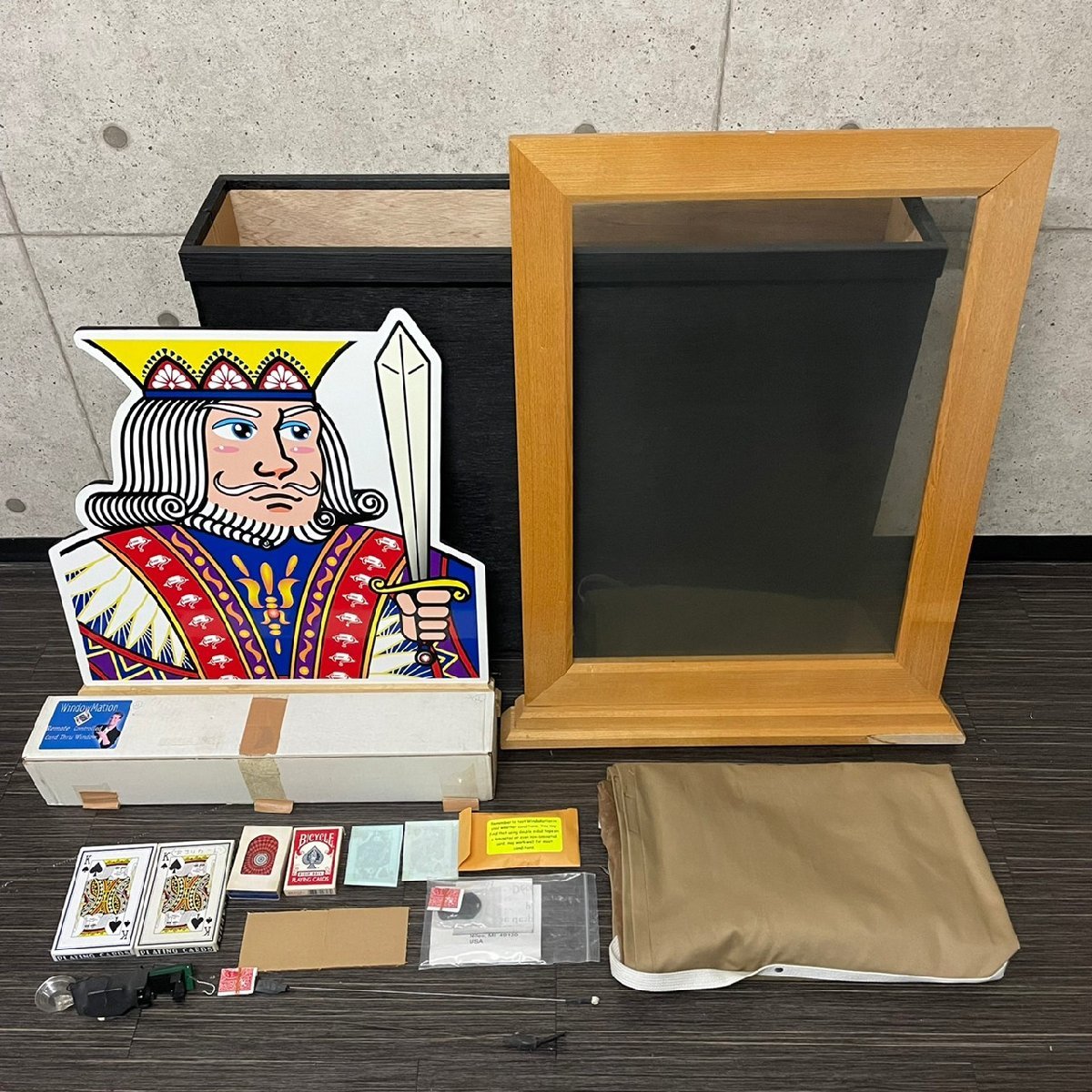 マジック道具 マジックグッズ 手品グッズ まとめ WindowMation 他 パーティーグッズ 余興にも 看板 約60×62㎝ 箱 72×90㎝　051706K/T18_画像1