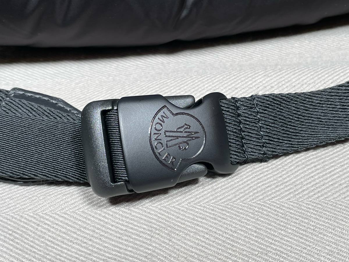 新品 本物 モンクレール MONCLER ベルトバッグ LEGERE 黒 ブラック バック ウエストポーチ ボディ バッグ ダウン ロゴ 肩掛けの画像5