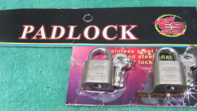 ドアーガード / 窓のカギ / PADLOCK　SANTIAO　２個　全部で4こ　未使用品_画像2