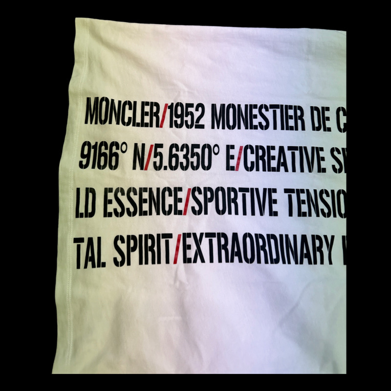 モンクレール MONCLER 20ss MAGLIA F10918C73710 8390T アイコンパッチ付き レターリングロゴ クルーネック 半袖 白Tシャツ_画像3