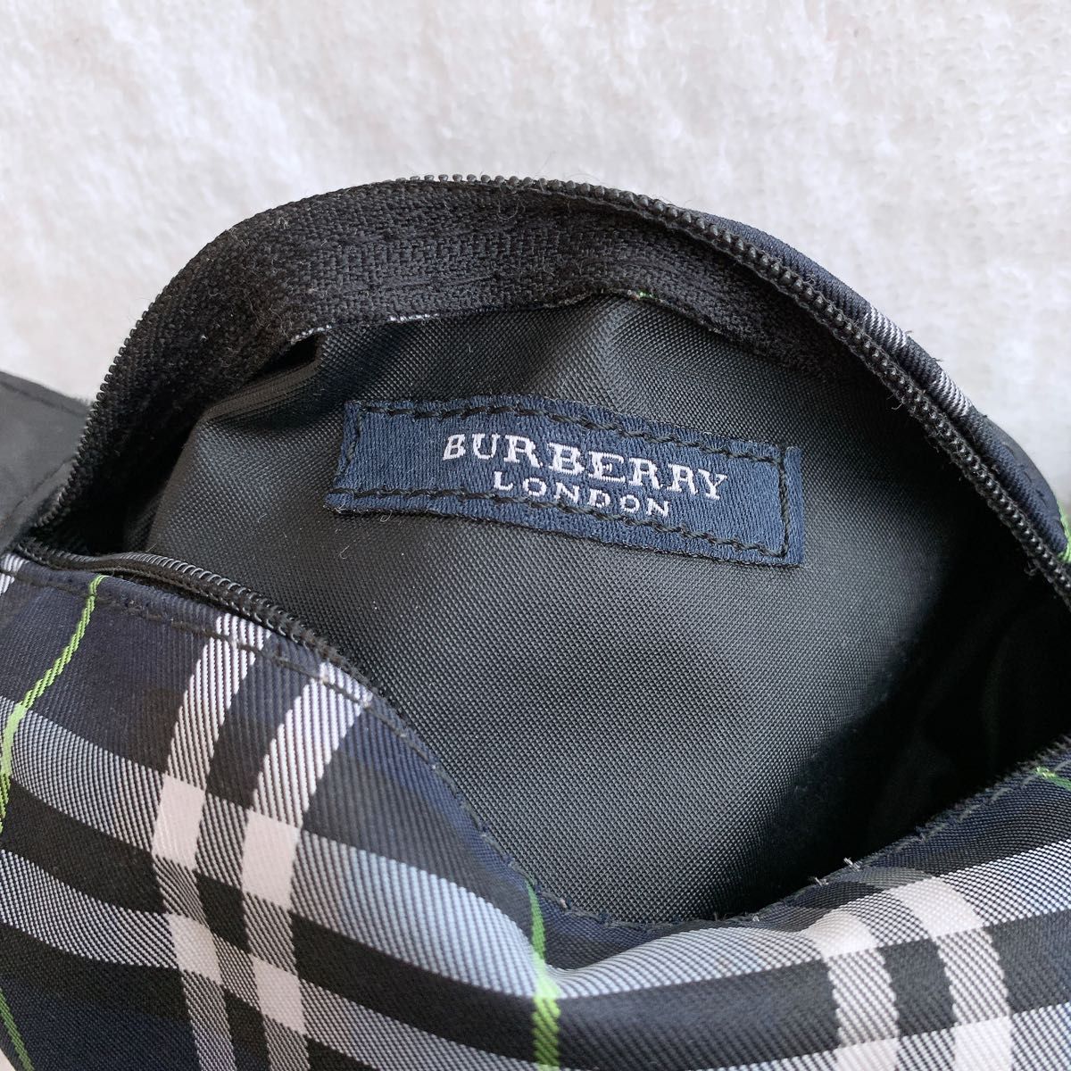 未使用】BURBBELY バーバリー 上品なギンガムチェック柄の小さめ 未使用】BURBBELY バーバリー 上品なギンガムチェック柄の小さめ