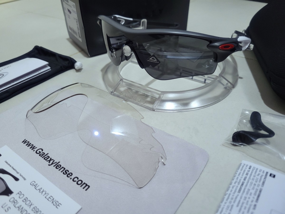 新品 調光レンズ付き OAKLEY RADARLOCK PATH VENTED オークリー 新品 調光レンズ付き OAKLEY RADARLOCK PATH VENTED オークリー