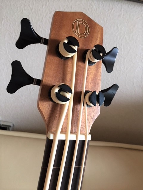  ukulele base ( fret less specification )DCT Japan [UKB-152K FL] as good as new [ including carriage ]