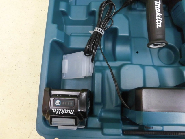 ☆ ほぼ未使用 電動工具 マキタ 30mm 充電式 ハンマドリル HR008