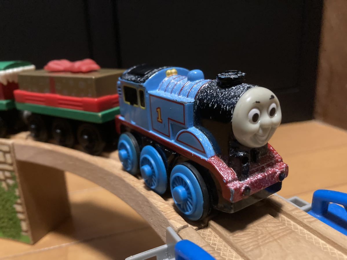 ★動作品! トーマス 木製レール クリスマス プレゼント貨車 ギフトカー メロディー 電動 ライト点灯 走行可能 5