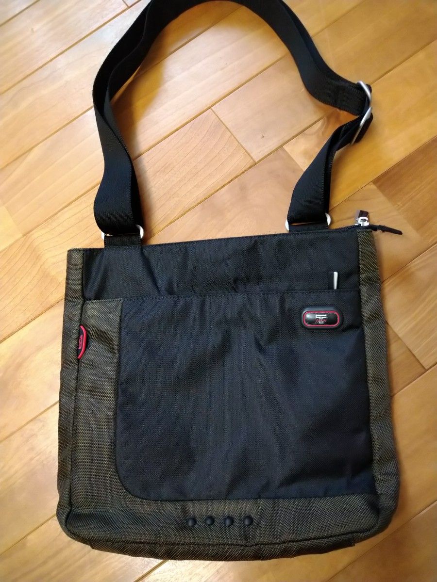 TUMI ショルダーバッグ　used