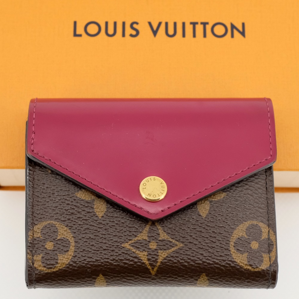 【美品】LOUIS VUITTON ルイヴィトン ポルトフォイユ・ゾエ コンパクト財布 三つ折り（小銭入れあり） モノグラム フューシャ M62932