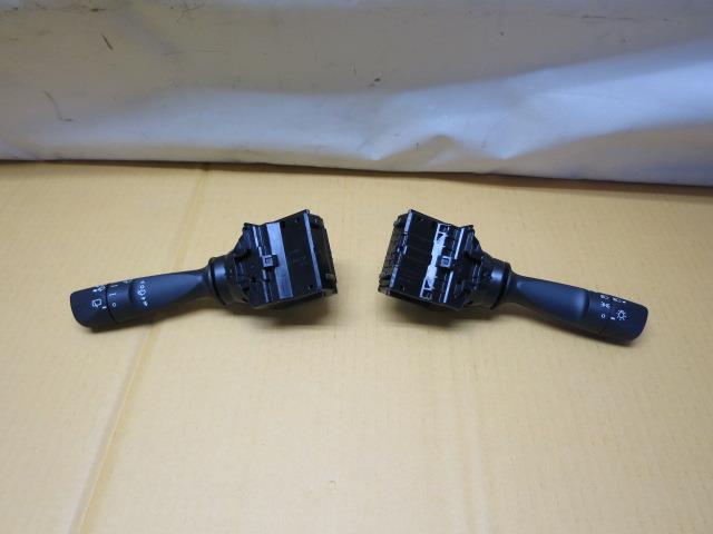 [中古] ムーヴ DBA-LA160S コンビネーションスイッチ 84140-B2190(ライト) 280221 SOK171231_画像1