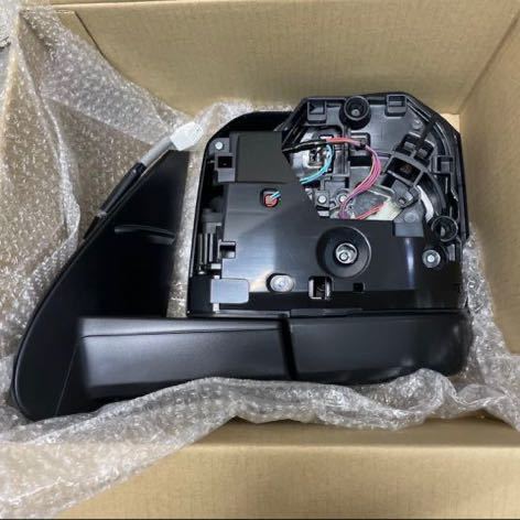 新型☆新品未使用☆200系 ハイエース☆後期.6型.7型☆ダークプライムⅡ