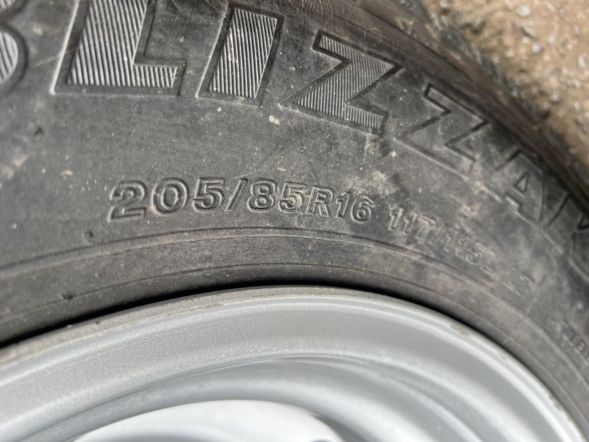 スタッドレス　205/85R16　BS　W979　　再生タイヤ　エルフ　　タイタン　アトラス　TK 16×5.5J　116.5-8TC　5穴　両面再塗装　6本値段_画像5