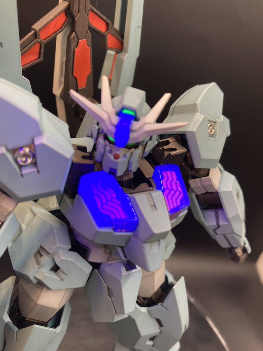 HG 1/144 ガンダムルブリスウル　全塗装済　完成品　機動戦士ガンダム水星の魔女_画像9