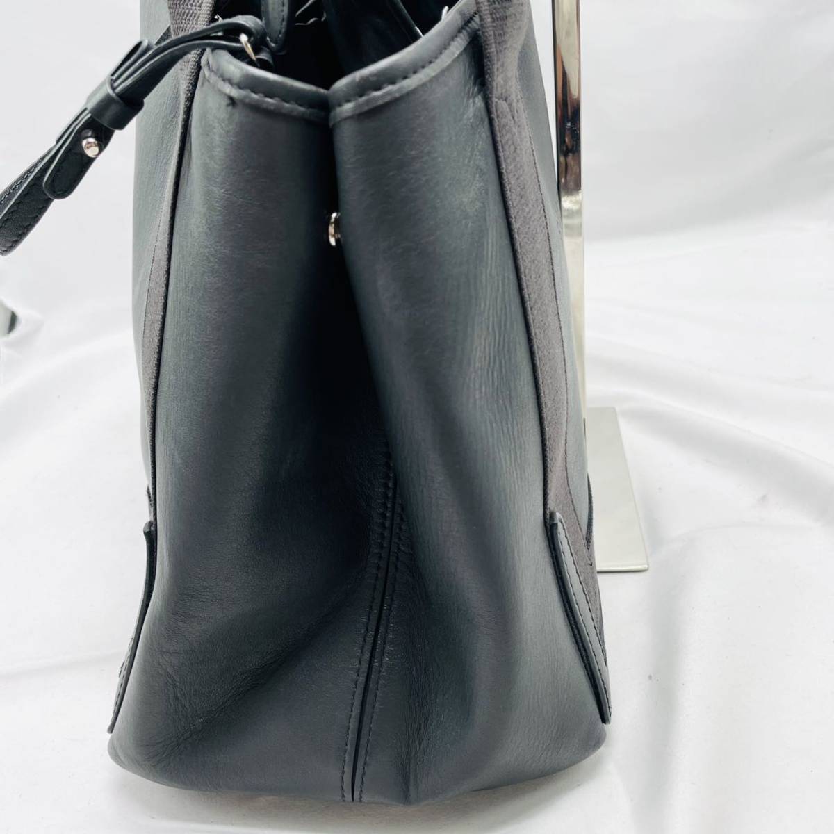 美品 BALENCIAGA ネイビーカバス レザー ハンドバッグ トートバッグ