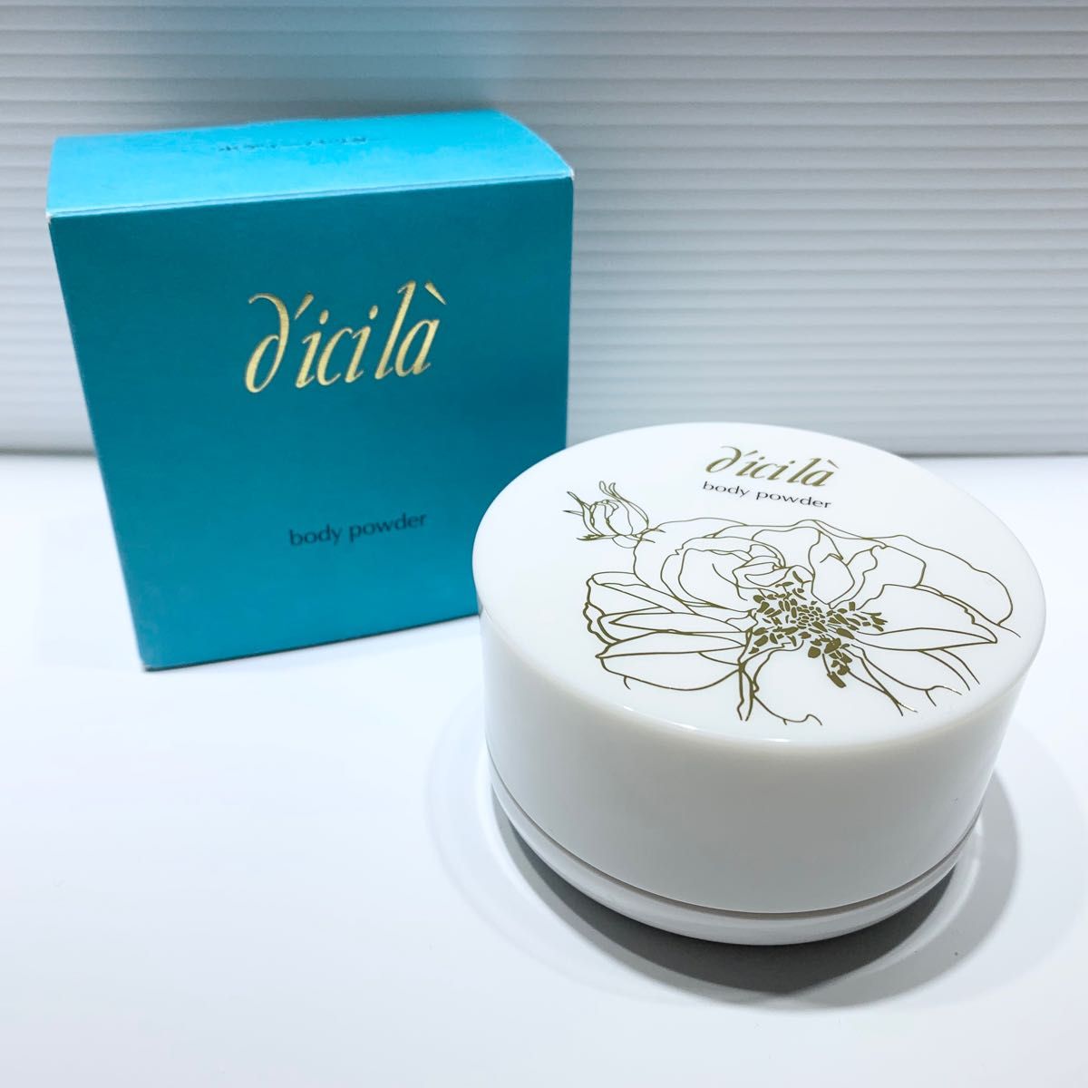 希少 新品・未使用品 decila ディシラ ボディパウダー 25g 希少 新品・未使用品 decila ディシラ ボディパウダー 25g