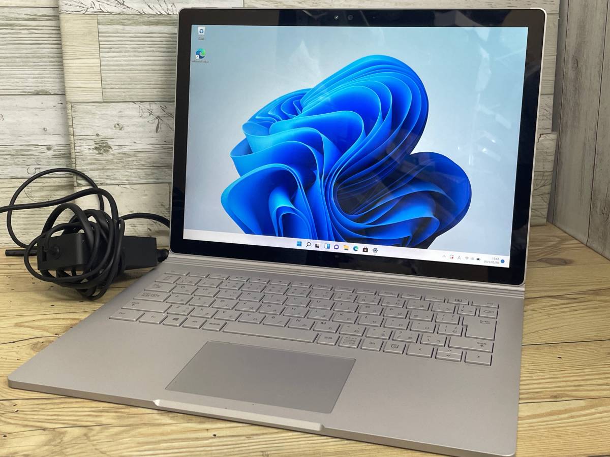 Microsoft Surface Book [Core i7 6600U 2.6GHz/RAM:8GB/SSD:256GB