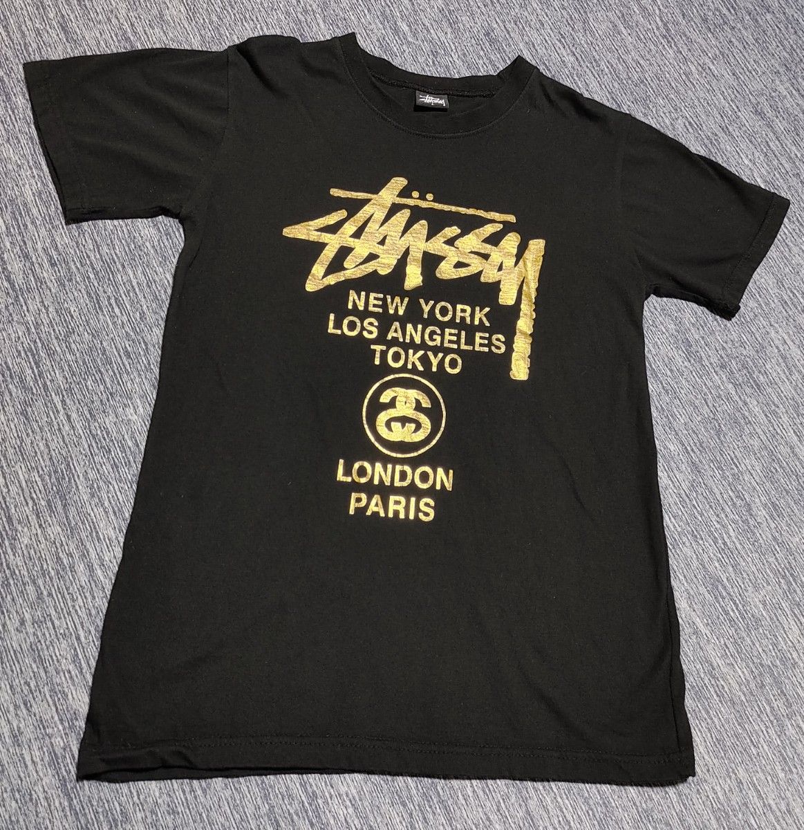 STUSSY＊Tシャツ・半袖・サイズＬ＊両面プリントロゴ入り＊ブラック×ゴールド系＊トップス・夏服