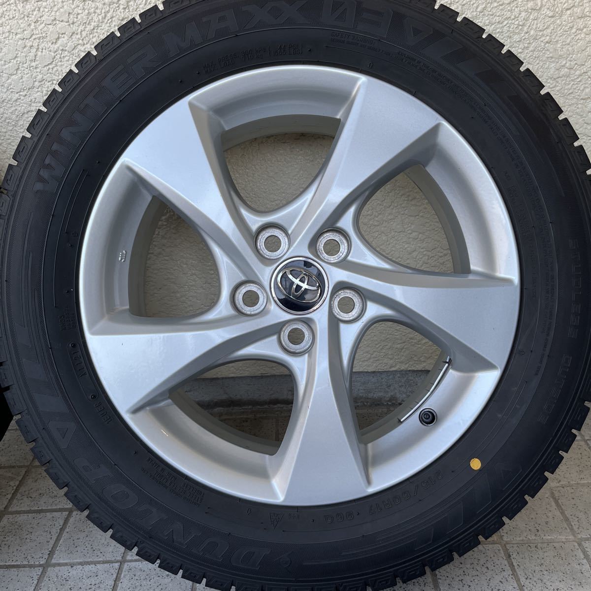 バリ溝 2021年製 DUNLOP WINTER MAXX 03 215/60R17 トヨタ C-HR 純正
