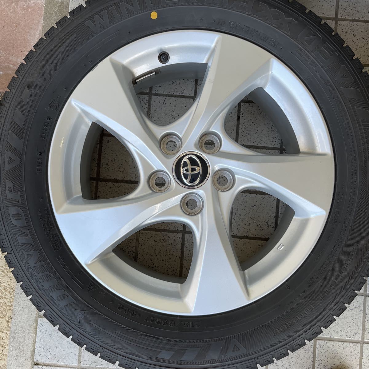 バリ溝 2021年製 DUNLOP WINTER MAXX 03 215/60R17 トヨタ C-HR 純正