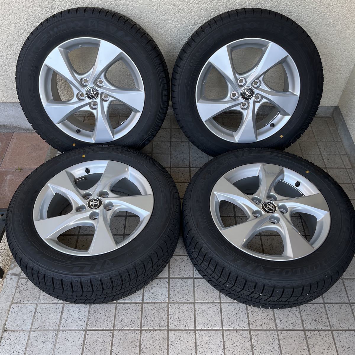 バリ溝 2021年製 DUNLOP WINTER MAXX 03 215/60R17 トヨタ C-HR 純正