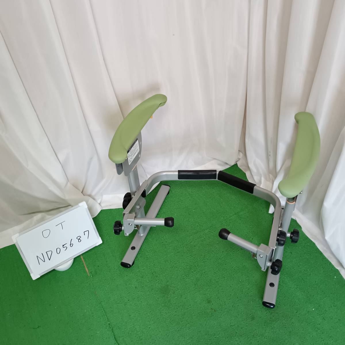 (OT-ND05687)【中古】トイレ手すり　パラマウントベッド フィットレスト　KQ-320　消毒洗浄済み　介護用品 ☆_画像1