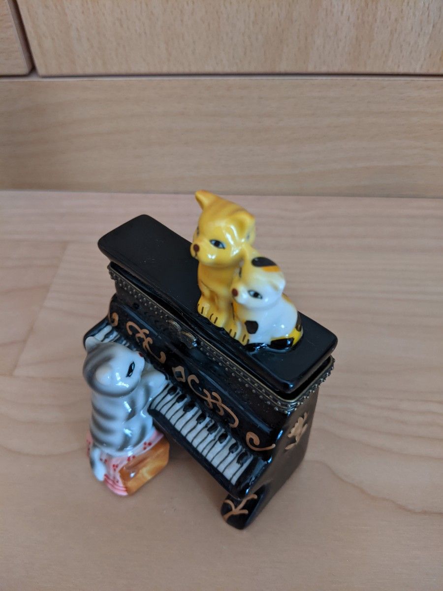 子猫とピアノの置物｜PayPayフリマ