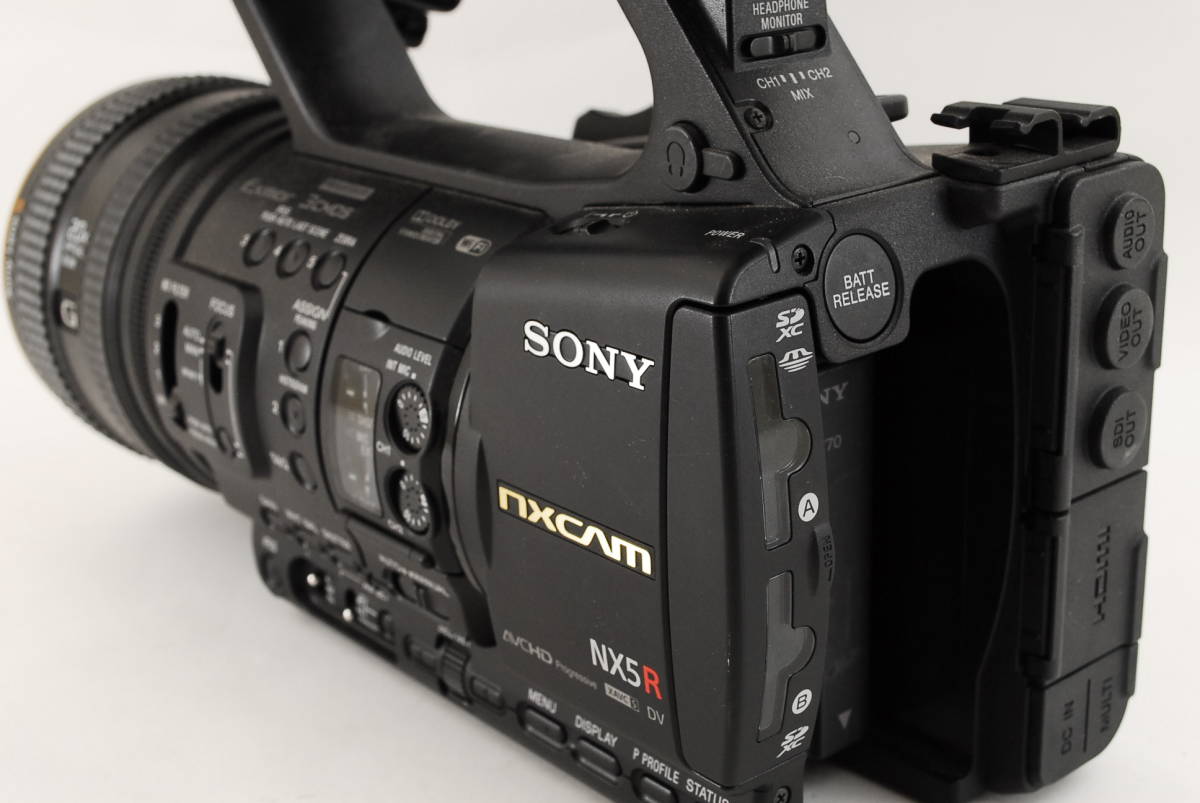 【元箱付属品完備!!】Sony ソニー NXCAM HXR-NX5R 放送用 業務用 ビデオカメラ バッテリー付き 02の画像2