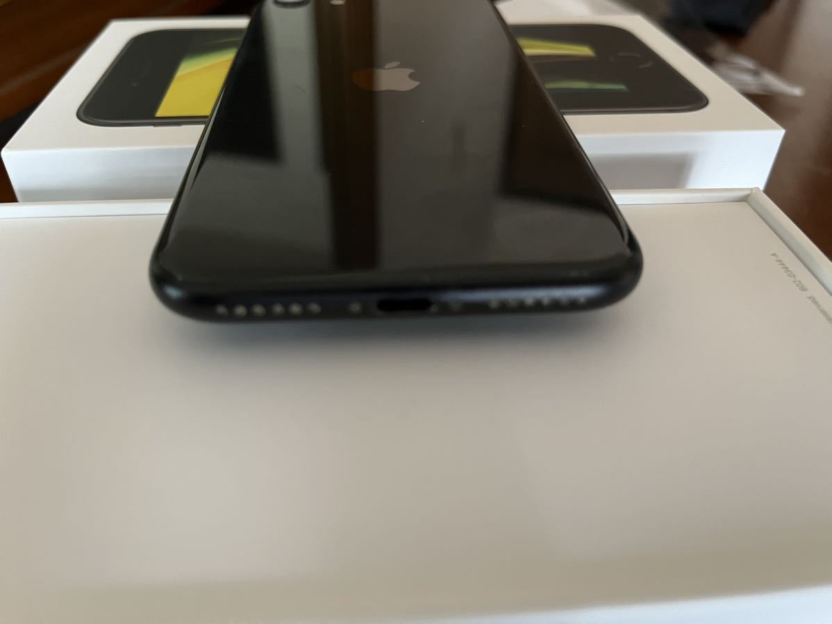 iPhone SE 2 128GB SIMフリー ブラック バッテリー96% 美品 付属品未 